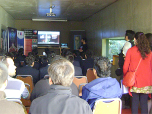 José Ignacio Fernández presentó la experiencia de la agrupación Corazón de Chileno (r) en los mundiales de robótica escolar.