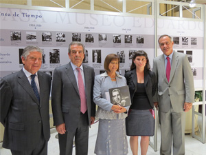 De izquierda a derecha: Alfonso Pérez, Director de la Biblioteca del Congreso; el Senador Eduardo Frei Ruiz-Tagle; la Senadora Soledad Alvear; Maite Gallego, Subdirectora de Casa Museo EFM; y el Senador Ignacio Walker. 