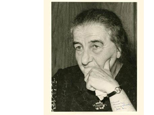 Retrato autografiado de Golda Meir, ubicado en el primer piso de Casa Museo Eduardo Frei Montalva.