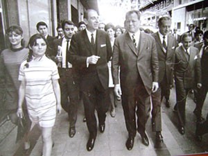 Eduardo Frei Montalva y Willy Brandt recorriendo las calles de Santiago. 20 de Octubre de 1968. 